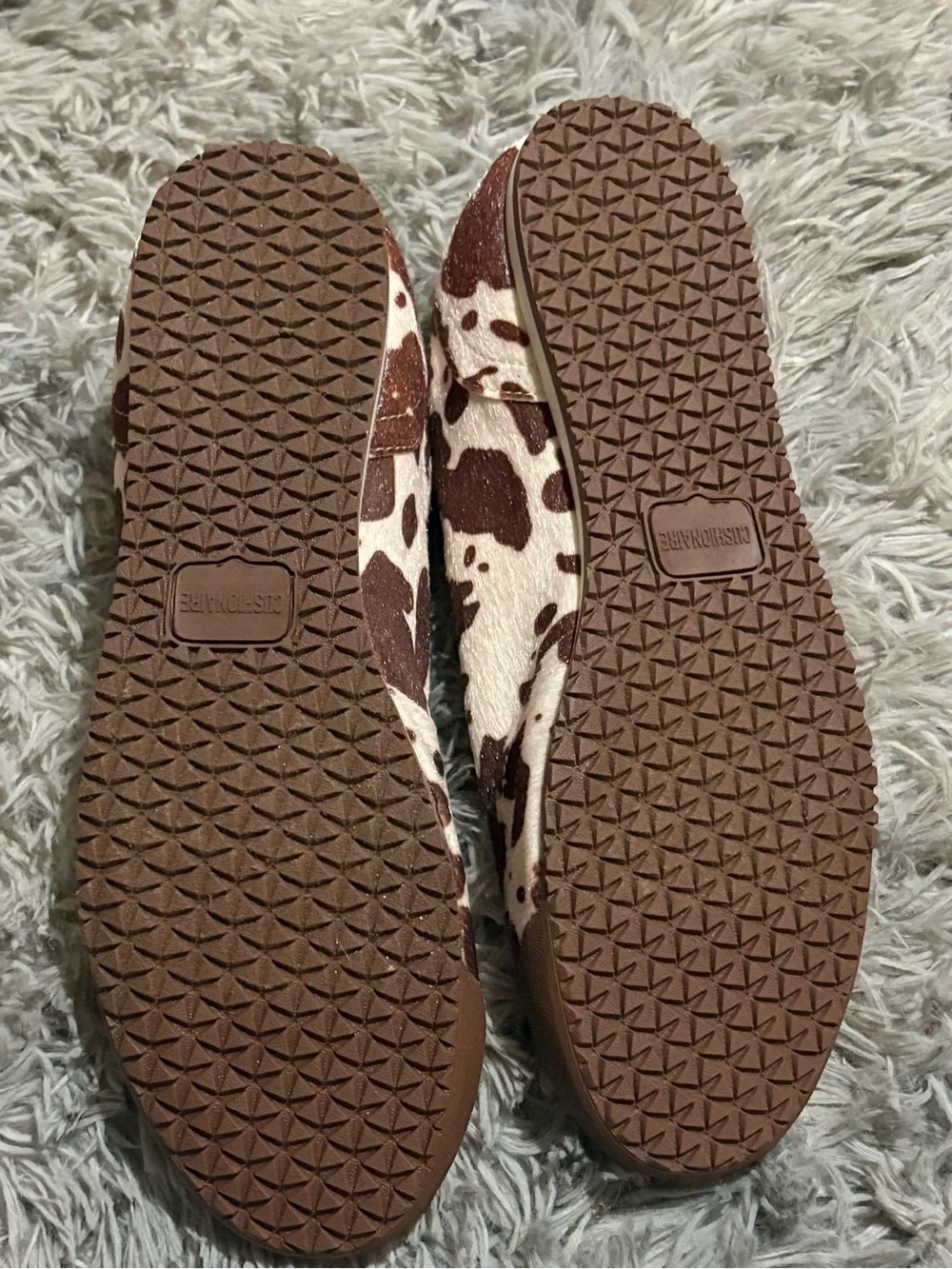 Cushionaire Women's Cream & Brown Cow Print Sneakers
